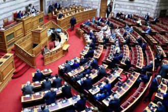 Δείτε live: Οι τοποθετήσεις των πολιτικών αρχηγών για την πρόταση δυσπιστίας κατά της κυβέρνησης