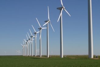 Μείωση τιμών και υπερπαραγωγή πράσινης ενέργειας τον Μάρτιο
