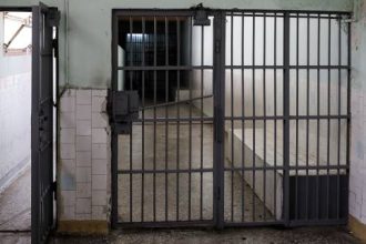 Ένταση στις φυλακές Νέας Αλικαρνασσού – Κρατούμενος τραυμάτισε σωφρονιστικό υπάλληλο με αιχμηρό αντικείμενο