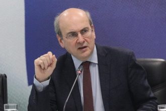 Κωστής Χατζηδάκης: Έρχονται νέες μειώσεις φόρων τον Σεπτέμβριο