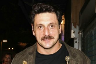 Γιώργος Χρυσοστόμου για την επιστροφή των «Singles»: Αν τελικά συμβεί, θέλω να παίξω