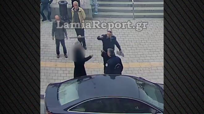 «Πήγα να κοινωνήσω μια γιαγιά που πέθαινε και με συνέλαβαν τα γαϊδούρια», λέει ο αρχιμανδρίτης που κρατείται