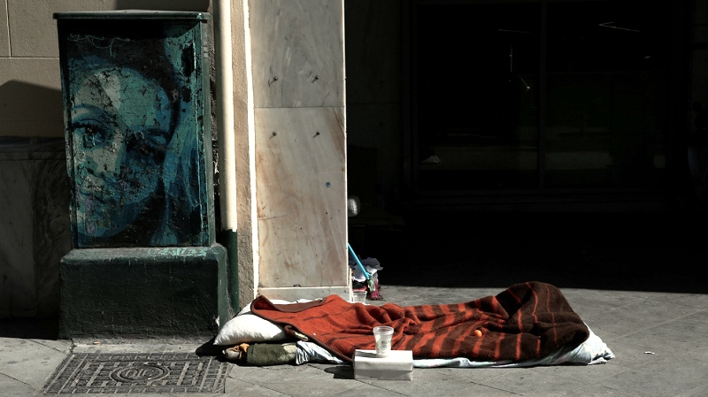 Θρίλερ με τον θάνατο αστέγου σε εστιατόριο της Αθήνας - Εργαζόμενοι τον μετέφεραν εκτός για να αποπροσανατολίσουν τις Αρχές