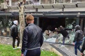 Σοβαρά επεισόδια στο Κότσανι - Διέλυσαν την καφετέρια του ιδιοκτήτη του κλαμπ που πέθαναν 59 άνθρωποι στη Βόρεια Μακεδονία (ΦΩΤΟ & ΒΙΝΤΕΟ)