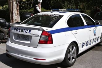 Θρίλερ στην Ομόνοια: Άνδρας βρέθηκε νεκρός, δεμένος χειροπόδαρα και με σακούλα στο κεφάλι σε διαμέρισμα AirBnB