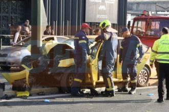 Τραγωδία στην Πειραιώς: Ταξί προσέκρουσε σε κολώνα - Νεκρός ο οδηγός