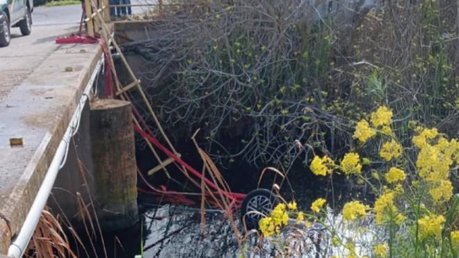 Στη θέση του οδηγού δεμένη με τη ζώνη βρέθηκε η 15χρονη που σκοτώθηκε όταν το όχημα έπεσε σε ποτάμι