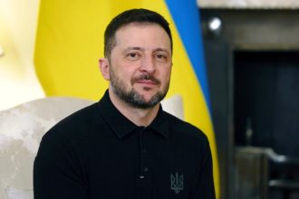 Όπισθεν ολοταχώς από Ζελένσκι: «Θέλουμε ειρήνη, είμαστε έτοιμοι για άμεσες συνομιλίες υπό την ισχυρή ηγεσία του Τραμπ»