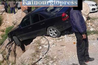 Δυτ. Ελλάδα: Δραματική επιχείρηση διάσωσης και απεγκλωβισμού οδηγού - Το ΙΧ κρέμονταν σε ρέμα! (ΦΩΤΟ)