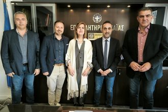 Μέλη της διοίκησης της Ένωσης Ξενοδόχων στο Επιμελητήριο Αχαΐας