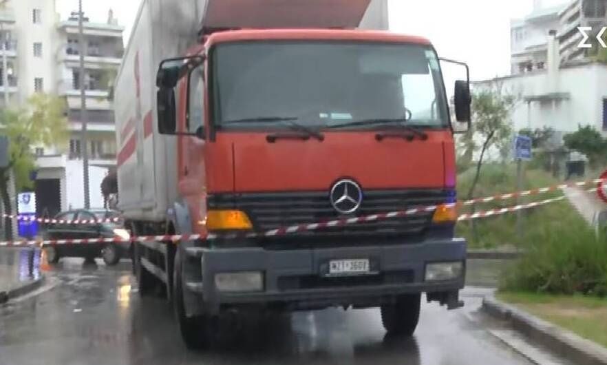 «Τρελό» φορτηγό έπεσε σε 11 οχήματα - Εξαφανίστηκε ο οδηγός