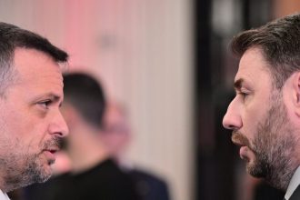 ΠΑΣΟΚ: «Εκεχειρία» Ανδρουλάκη – Δούκα εν αναμονή της απόφασης για Μπατζελή