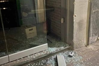 Πάτρα: Μπήκε και κοιμήθηκε μέσα σε ...καφετέρια που είχαν σπάσει διαρρήκτες