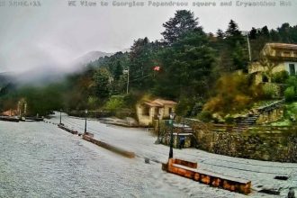 Αχαΐα: Το χαλάζι "έντυσε" στα λευκά το Καλέντζι