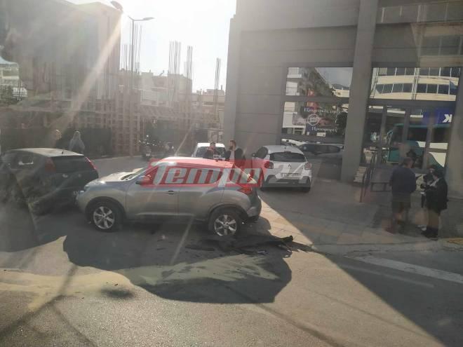 Καραμπόλα τεσσάρων ΙΧ στην Πατρών-Αθηνών ΦΩΤΟ