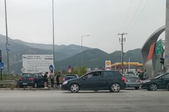 Πάτρα: Αυτοκίνητο καρφώθηκε στις μπάρες του Γλαύκου - Τραυματισμένη γυναίκα στο νοσοκομείο (ΦΩΤΟ)