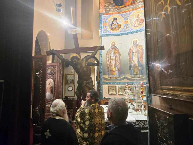 "Σήμερον κρεμάται επί ξύλου" - Κατάμεστοι οι Ι.Ν. της Πάτρας για την Ακολουθία των Αγίων Παθών του Κυρίου (ΦΩΤΟ - ΒΙΝΤΕΟ)