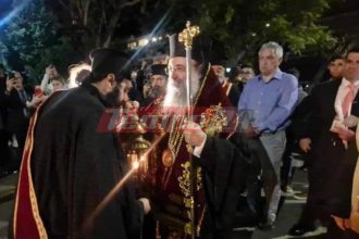 Το Άγιο Φως έφθασε στην Πάτρα - ΦΩΤΟ