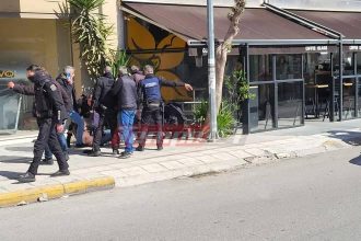 Πάτρα: Η ληστεία έγινε, αλλά ο δράστης συνελήφθη-Μπήκε στην Τράπεζα με δύο πιστόλια και κράτησε όμηρο γυναίκα-Αποκλειστικές φωτογραφίες και βίντεο από τη στιγμή της σύλληψής του-Άμεση η κινητοποίηση της ΕΛ.ΑΣ.