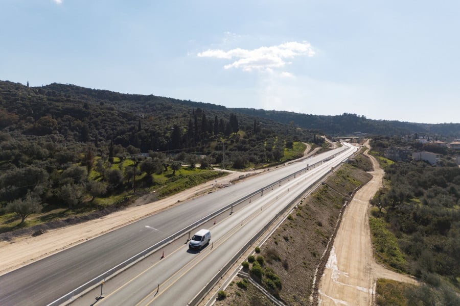 Διόδια ανάλογα με τη χρήση η Πατρών-Πύργου, ανακοίνωσε ο Δήμας - Τον Ιούλιο τα πρώτα 65χλμ.