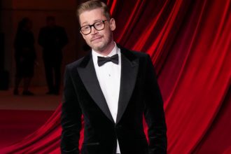 Ο Macaulay Culkin για τον πατέρα του: «Κανένας από τα επτά παιδιά και τα τέσσερα εγγόνια του δεν θέλει να έχει επαφή μαζί του»