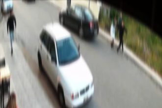 ΒΙΝΤΕΟ: Δείτε το άγριο ξύλο μεταξύ νεαρών στο Αγρίνιο - Κυνηγητό μέσα στην πόλη!