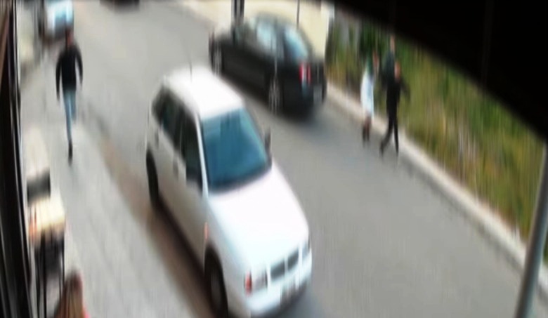 ΒΙΝΤΕΟ: Δείτε το άγριο ξύλο μεταξύ νεαρών στο Αγρίνιο - Κυνηγητό μέσα στην πόλη!