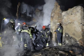 Ουκρανία: Τουλάχιστον 18 νεκροί και 60 τραυματίες από πυραυλική επίθεση της Ρωσίας
