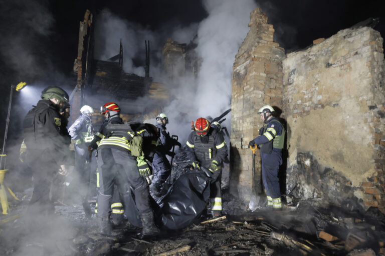 Ουκρανία: Τουλάχιστον 18 νεκροί και 60 τραυματίες από πυραυλική επίθεση της Ρωσίας