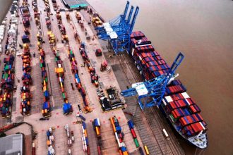 Σχέδιο της Κομισιόν για δασμούς 25% σε εμπορεύματα των ΗΠΑ - Εκτός καταλόγου το μπέρμπον