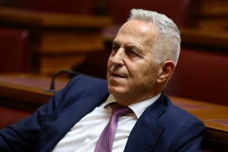 Πάει ΠΑΣΟΚ o ναύαρχος Αποστολάκης(;)