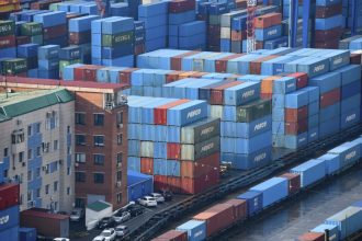 Σε ποια προϊόντα των ΗΠΑ αξίας €21 δισ. βάζει δασμούς η ΕΕ - Τρόφιμα, μέταλλα, μοτοσικλέτες και σκάφη στη λίστα, εξαιρείται το μπέρμπον