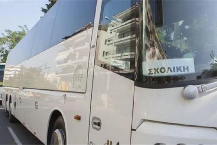 Γαστούνη: Τρόμος για μαθητές από τη Γαλλία – Ανήλικοι επιτέθηκαν στο λεωφορείο τους