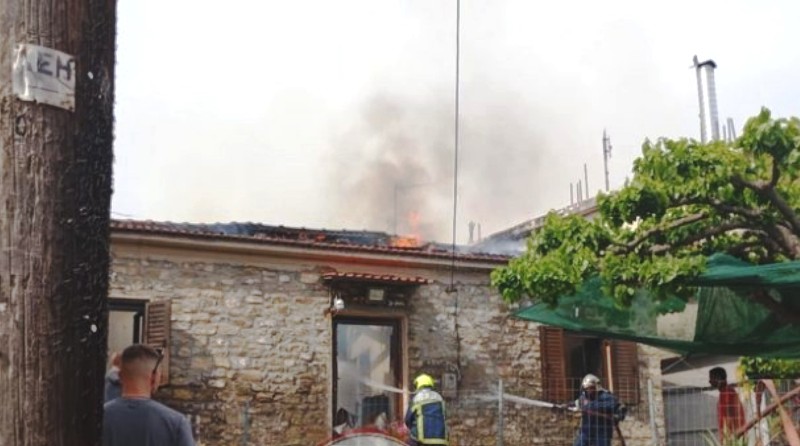 Αιτωλοακαρνανία: Κάηκε ολοσχερώς σπίτι στο Άνω Ευηνοχώρι - Σώα η ένοικος (ΦΩΤΟ)