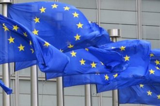 Ε.Ε.: Έκτακτο Συμβούλιο Υπουργών Εμπορίου για την απάντηση στους δασμούς του Τραμπ