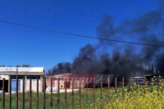 Αχαΐα - ΝΕΟΤΕΡΑ: Μήνυμα από το 112 στους κατοίκους για τους καπνούς - Φωτιά σε εργοστάσιο με πλαστικά στο Γομοστό (ΦΩΤΟ & ΒΙΝΤΕΟ)