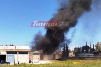 Γομοστό: Στο χώρο της αποθήκης έχει περιοριστεί η φωτιά που εκδηλώθηκε σε εργοστάσιο πλαστικών