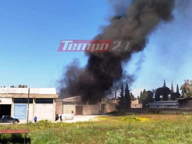 Γομοστό: Στο χώρο της αποθήκης έχει περιοριστεί η φωτιά που εκδηλώθηκε σε εργοστάσιο πλαστικών