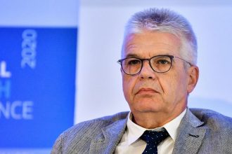 Απίστευτο: Απατεώνες έμπλεξαν Γιώργο Παπαδάκη και Χαράλαμπο Γώγo για να πουλήσουν αλοιφές!