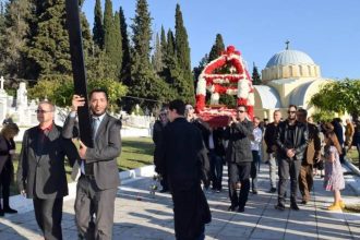 Πάτρα: Η περιφορά των Επιταφίων στα δημοτικά κοιμητήρια