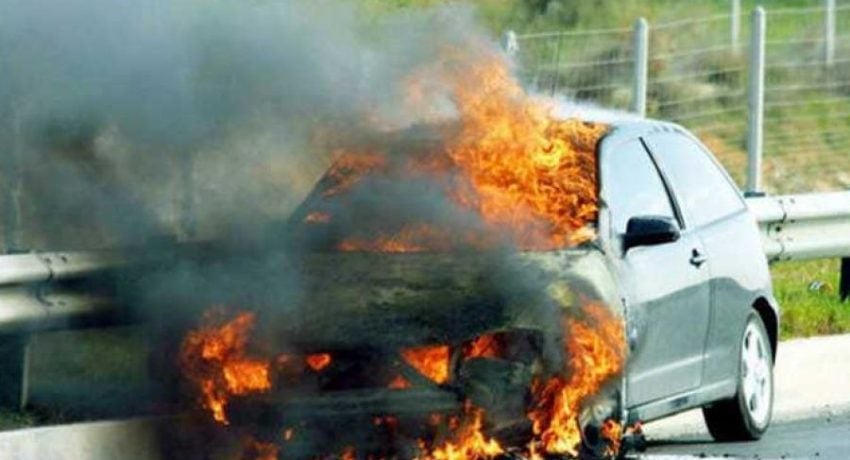 Πάτρα: Όχημα στη Γλαύκου έπιασε φωτιά