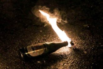 Πάτρα: Μολότοφ, γκαζάκια και φωτιές κινητοποίησαν Αστυνομία και Πυροσβεστική - Έρευνα της Ασφάλειας