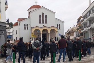 Ναύπακτος: Με δάκρυα και πόνο το τελευταίο "αντίο" στην 27χρονη Μαρία (ΦΩΤΟ)