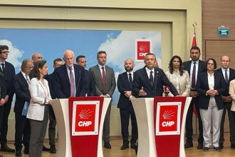 Στο συνέδριο του CHP στην Άγκυρα οι Δούκας και Παπανδρέου