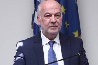 «Φρένο» Φλωρίδη στην απόκτηση παιδιού με παρένθετη μητέρα για ομόφυλα ζευγάρια ανδρών ή μοναχικούς άνδρες