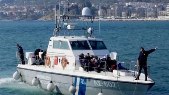 Λέσβος: Ανατροπή λέμβου με μετανάστες – Εντοπίστηκαν τέσσερις σοροί