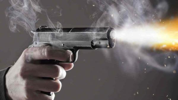 Πάτρα: Παρολίγο τραγωδία με πυροβολισμό - Δείτε που καρφώθηκε η σφαίρα