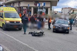 Δυτ. Ελλάδα: ΙΧ εμβόλισε δίκυκλο ντιλιβερά - Στο νοσοκομείο ο διανομέας ΦΩΤΟ