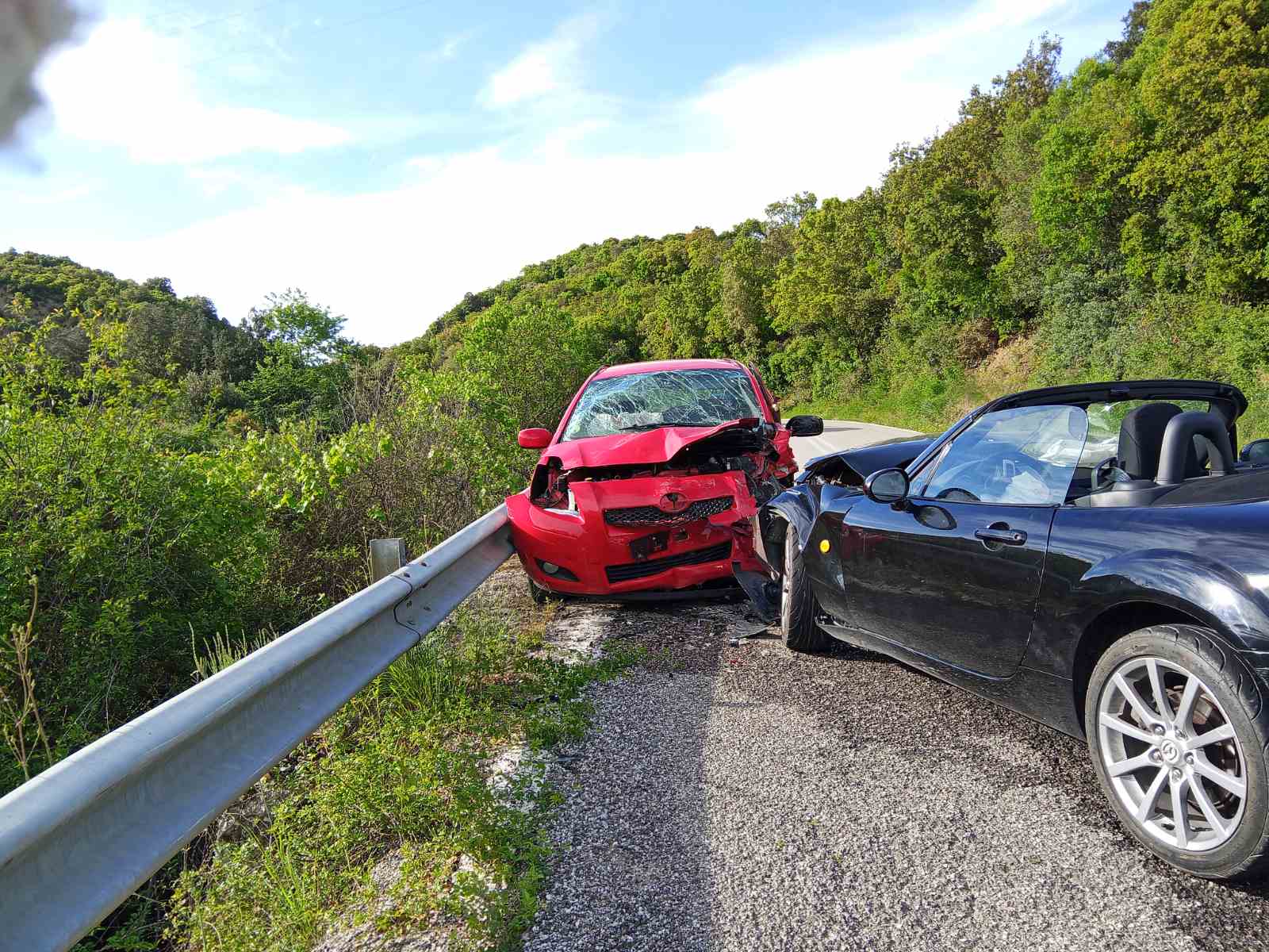 Σφοδρή μετωπική σύγκρουση στο Αγρίνιο - Ένα άτομο στο νοσοκομείο (ΦΩΤΟ)