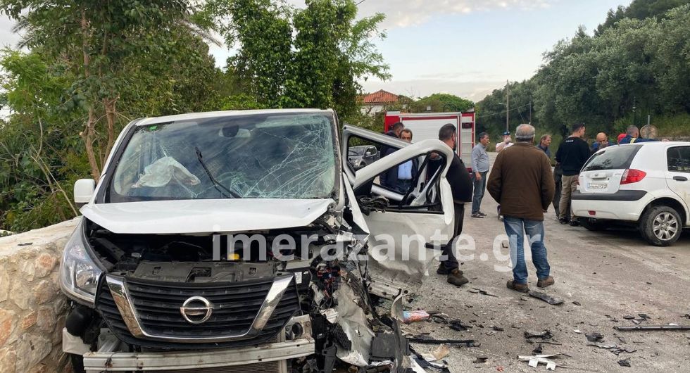 Σφοδρή σύγκρουση δύο ΙΧ στη Ζάκυνθο - Ένας οδηγός νεκρός (ΦΩΤΟ)